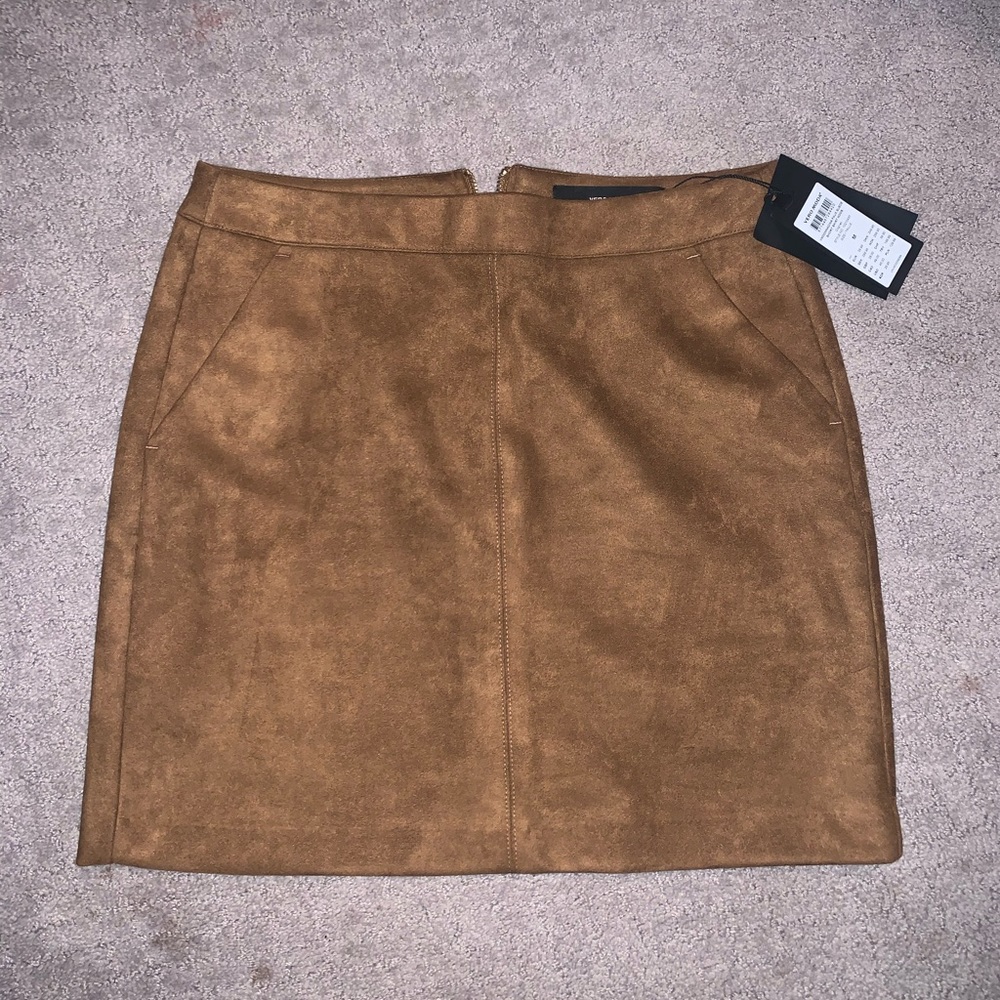 brown skirt